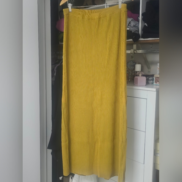 Free People Dresses & Skirts - Free People Gold Maxi Pencil Skirt Casual